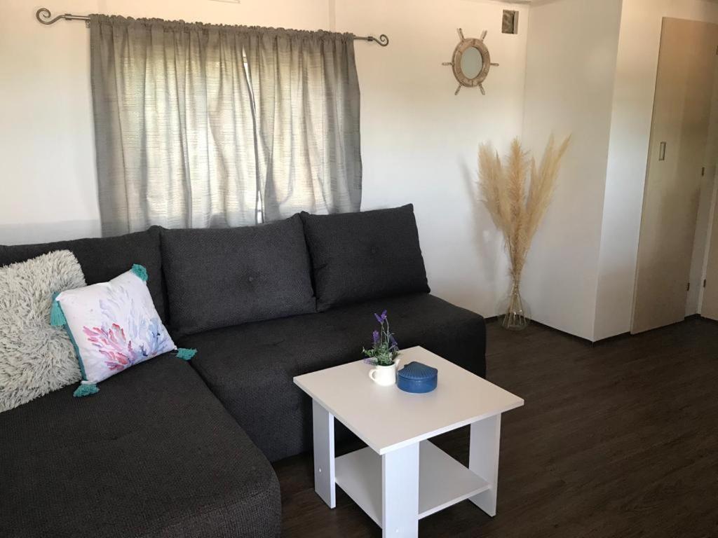 Mobile Home Tomic Tisno Luaran gambar